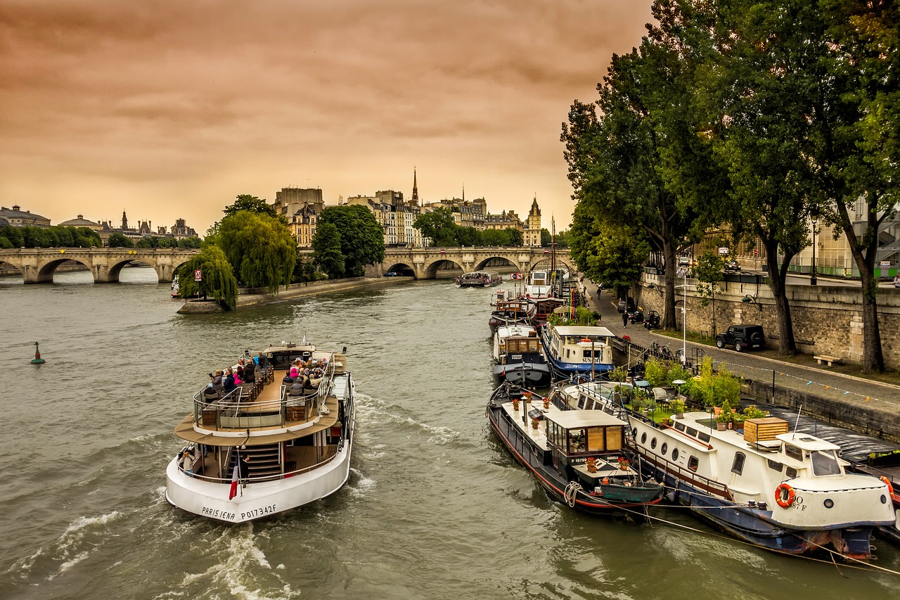 les business avec une péniche à Paris