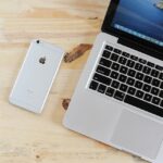 un téléphone à un ordinateur
